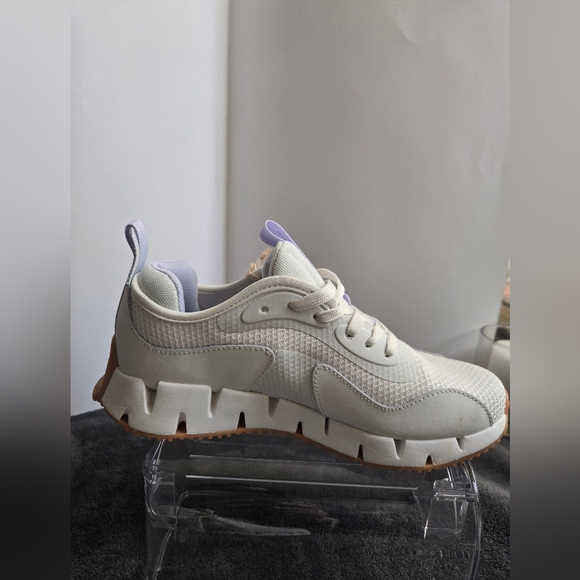 Reebok Cream Sneakers with Chunky Sole and Breathable Upper, USA 7 - Picture 2 of 7